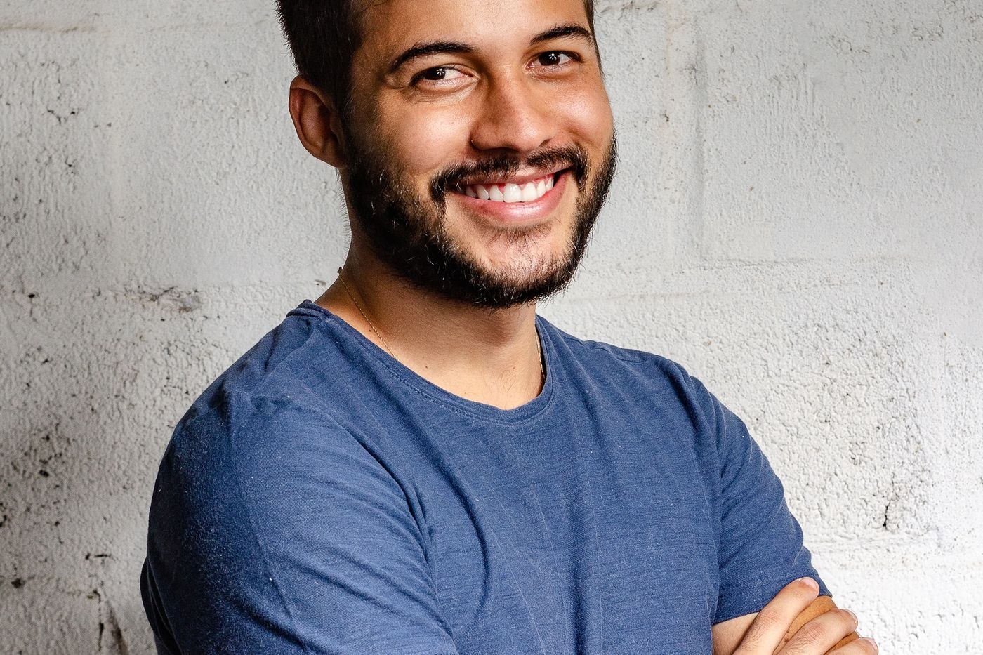 Studio principal providing guidance on AI earnings blueprint milestones